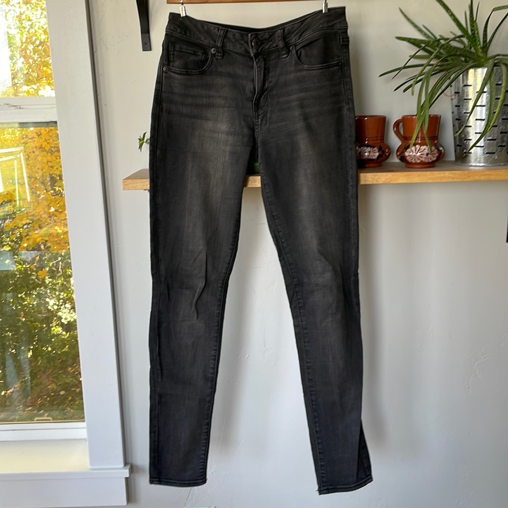 American Eagle Faded Black Hi-Rise Jean Size 4